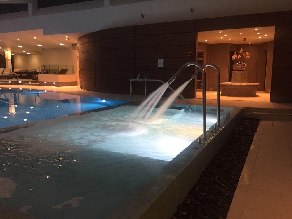 Отель The Mere Golf &