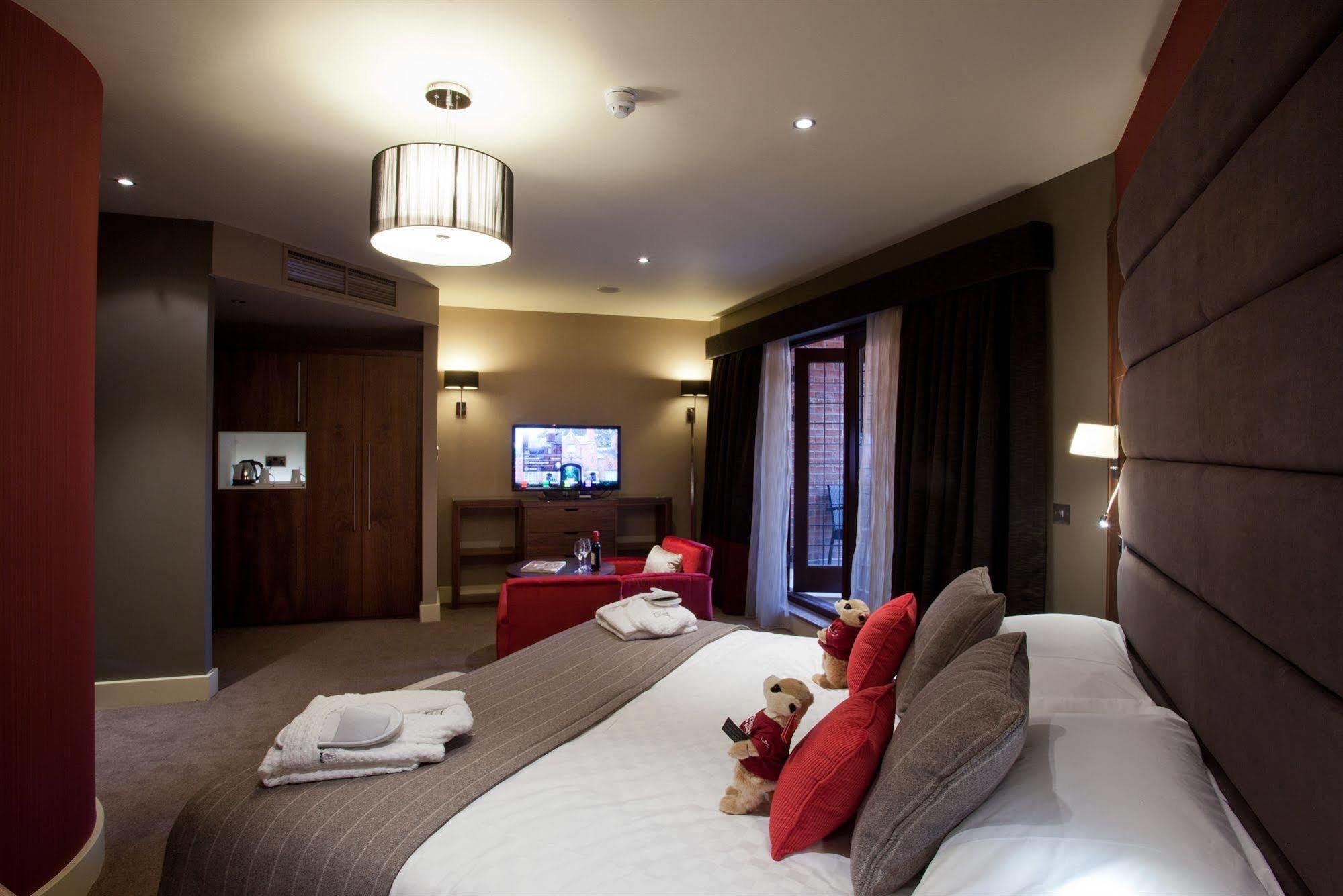 Отель The Mere Golf & 4*